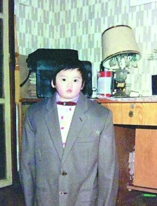 Illustration for article titled China's Embarrassing Childhood Photos